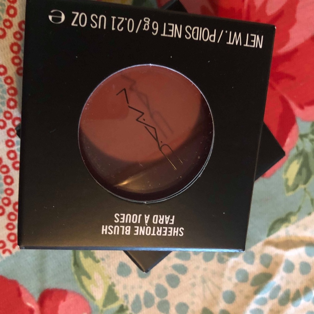 NEW IN BOX! MAC “breath of plum” blush 💜